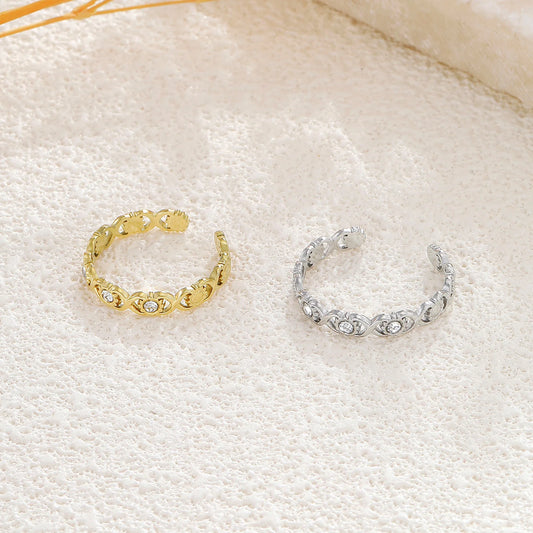 Bague argentée ou dorée ajustable motif infini ajouré ornée de soleil et de strass.