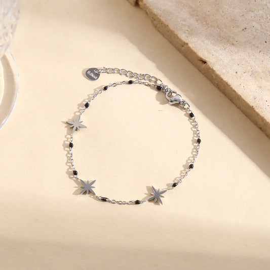 Bracelet chaîne fine argentée pampilles étoiles 8 branches et émail noir