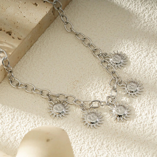 Collier Chaîne Maillon Argenté Avec Pendentifs Charms Solaires