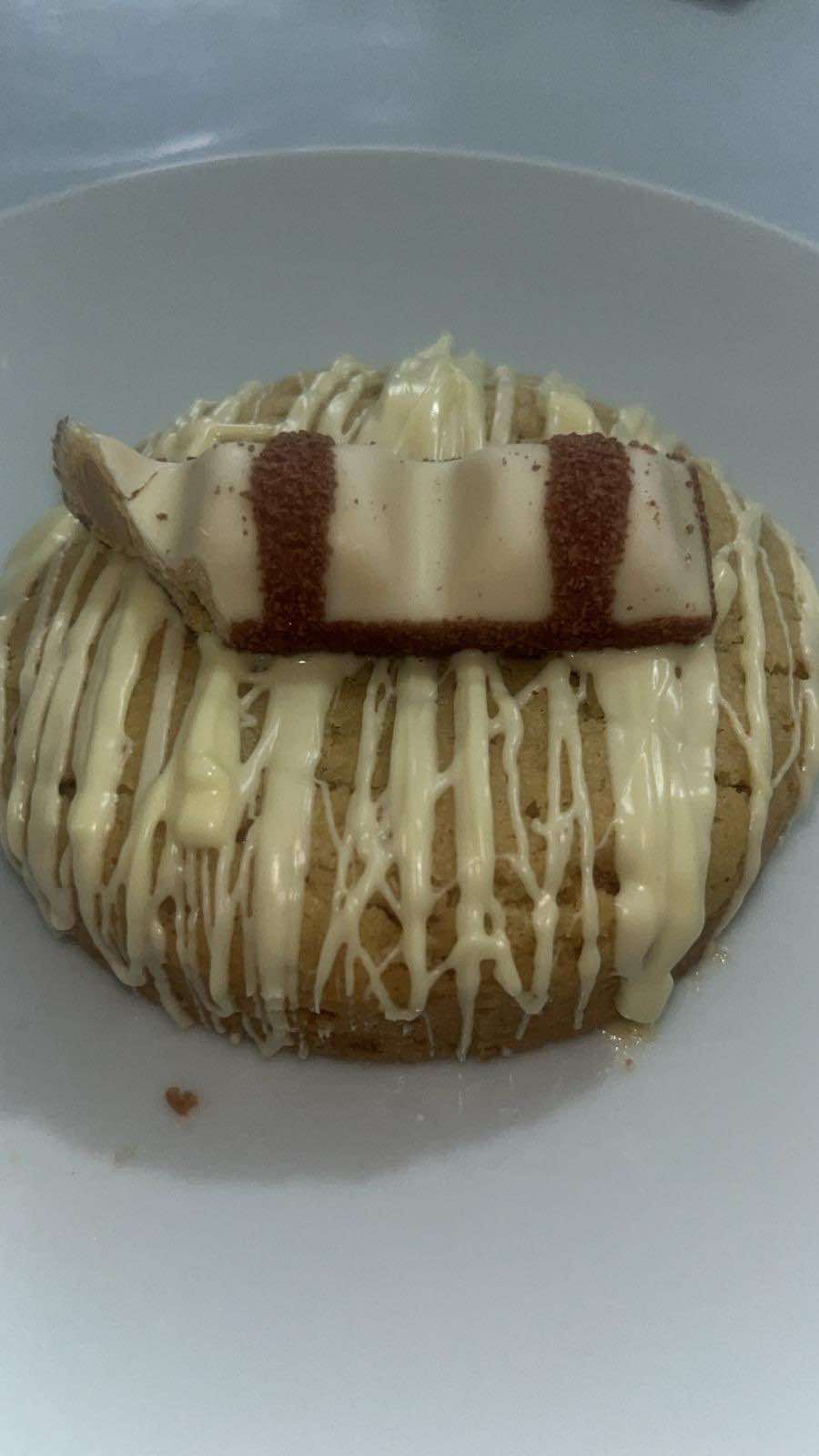 Cookie Bueno White